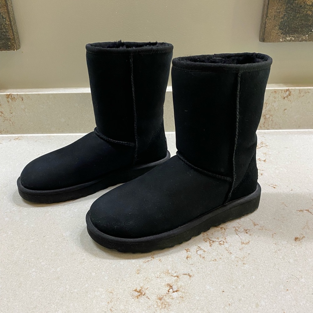 Ugg Womens Classic II Short Boot - New